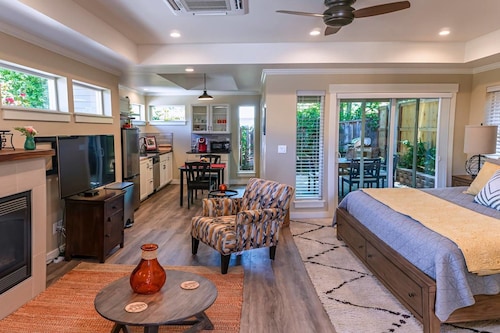 'C' Street Station - Short Walk to OSF