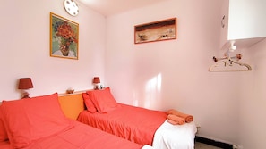 5 bedrooms, iron/ironing board, free WiFi, bed sheets