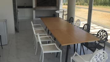 Nevera en la zona común, microondas en la zona común y horno