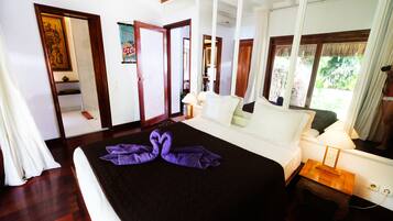 3 chambres, coffres-forts dans les chambres, fer et planche Ă repasser