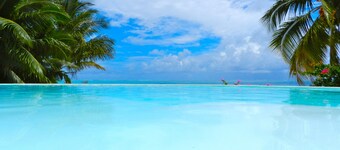 Pool&Beach Villa by ENJOY VILLAS MOOREA, white sandy Beach + infinity Pool