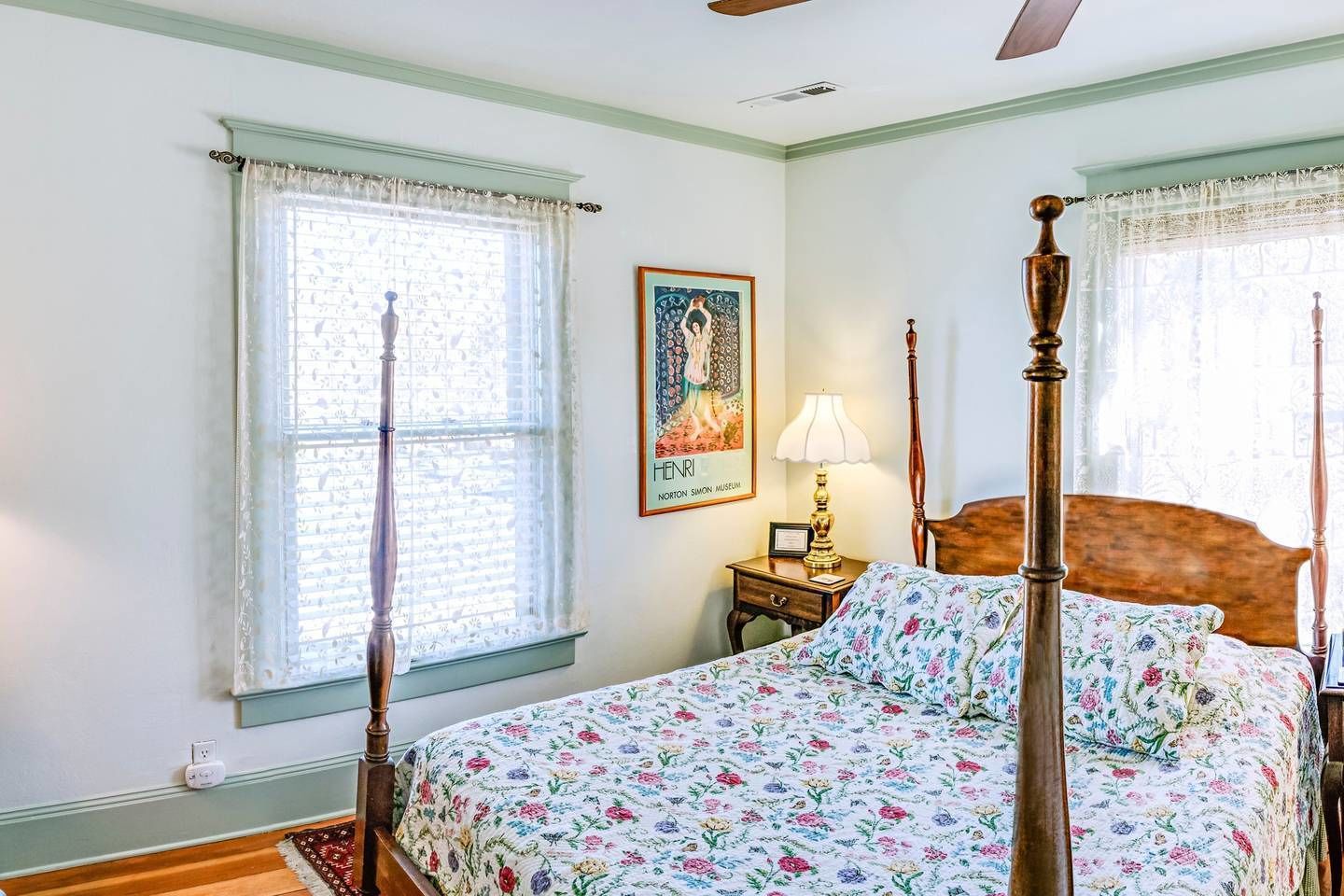 7 bedrooms, premium bedding, desk, iron/ironing board