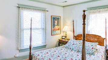 7 bedrooms, premium bedding, desk, iron/ironing board