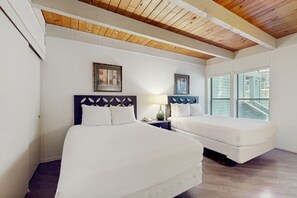 1 soverom, strykejern/-brett, internettilgang og sengetøy