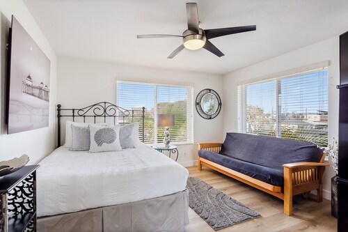 ビーチハウス-ビーチまで徒歩1分！ 新しい月がオープン！ 学期レンタルはありません！