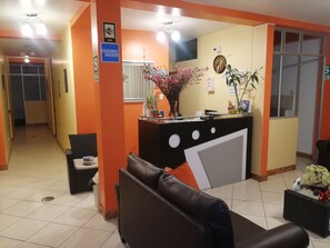 Check-in/check-out kiosk - Nasca Travel One Hostel (Nazca)