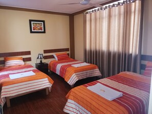 Meja kerja, setrika/meja setrika, Wi-Fi gratis, dan seprai linen