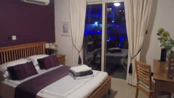 2 chambres, coffres-forts dans les chambres, fer et planche Ă repasser