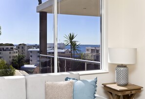 Smart TV - Harbour View Penthouse - Private Roof Top Terrace and Spa (Nelson Bay)