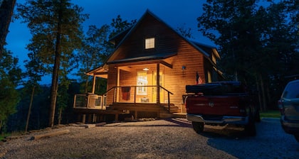 Impresionante casa nueva en Sky Hawk Ridge ... Refugio de 185 acres en el río Buffalo