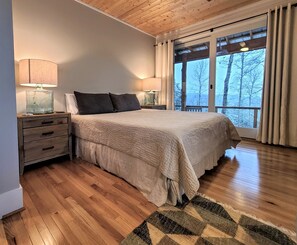 3 bedrooms, desk, free WiFi, bed sheets - Awesome Home at Sky Hawk Ridge, a 185-Acre Refuge, ONE MILE to Buffalo River (St Joe)