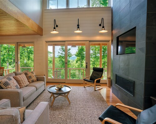 Awesome Home at Sky Hawk Ridge, a 185-Acre Refuge, ONE MILE to Buffalo River