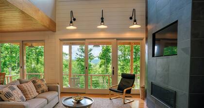 Awesome Home at Sky Hawk Ridge, a 185-Acre Refuge, ONE MILE to Buffalo River