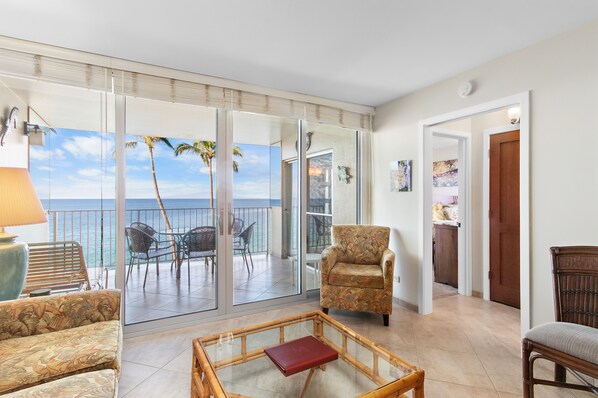 Smart TV, DVD player - Revel in Unparalleled Views of Maui's Coastal Majesty! - Royal Mauian 416 (Kihei, Maui)