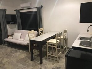 Family Apartment, 2 Bedrooms, Non Smoking | In-room dining