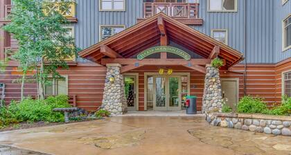 Condo with ski view, hot tub, tennis, & fitness room - walk to lifts