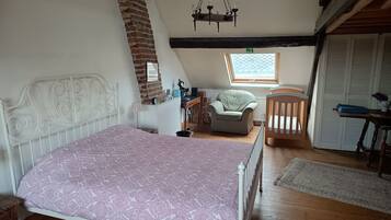 Superior Double Room, Hot Tub | Individually decorated, individually furnished, desk, laptop workspace