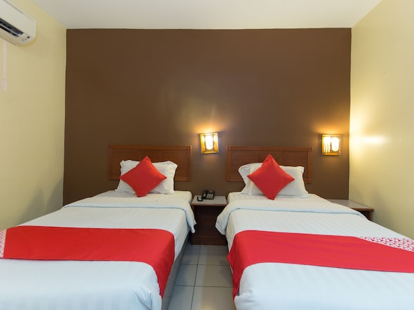 Standard Twin Room | Free WiFi, bed sheets - Super OYO 473 Comfort Hotel 2 (Klang)