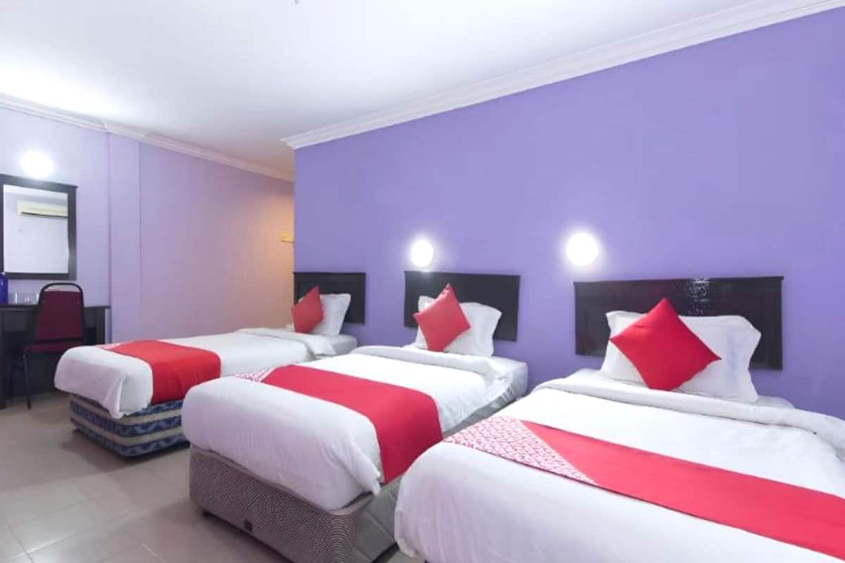 Standard Triple Room | Desk, laptop workspace, free WiFi, bed sheets