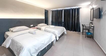 Super OYO 473 Comfort Hotel 2