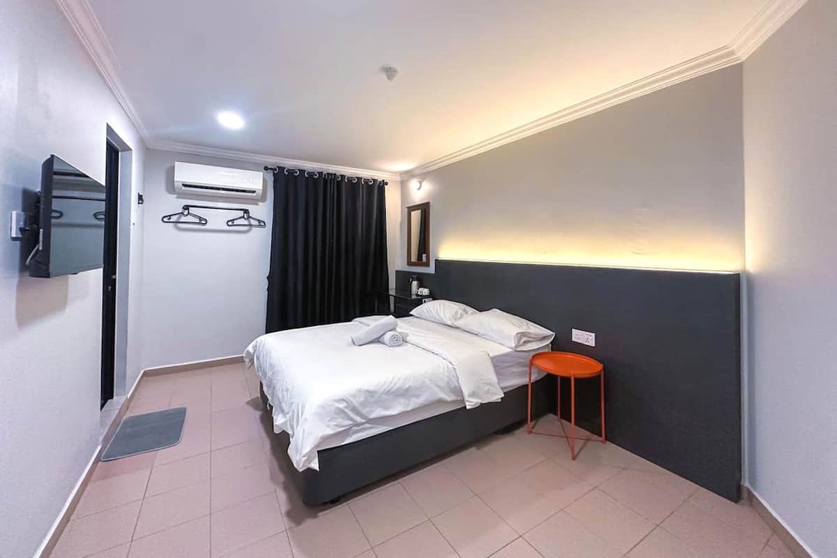 Deluxe Double Room | Desk, laptop workspace, free WiFi, bed sheets