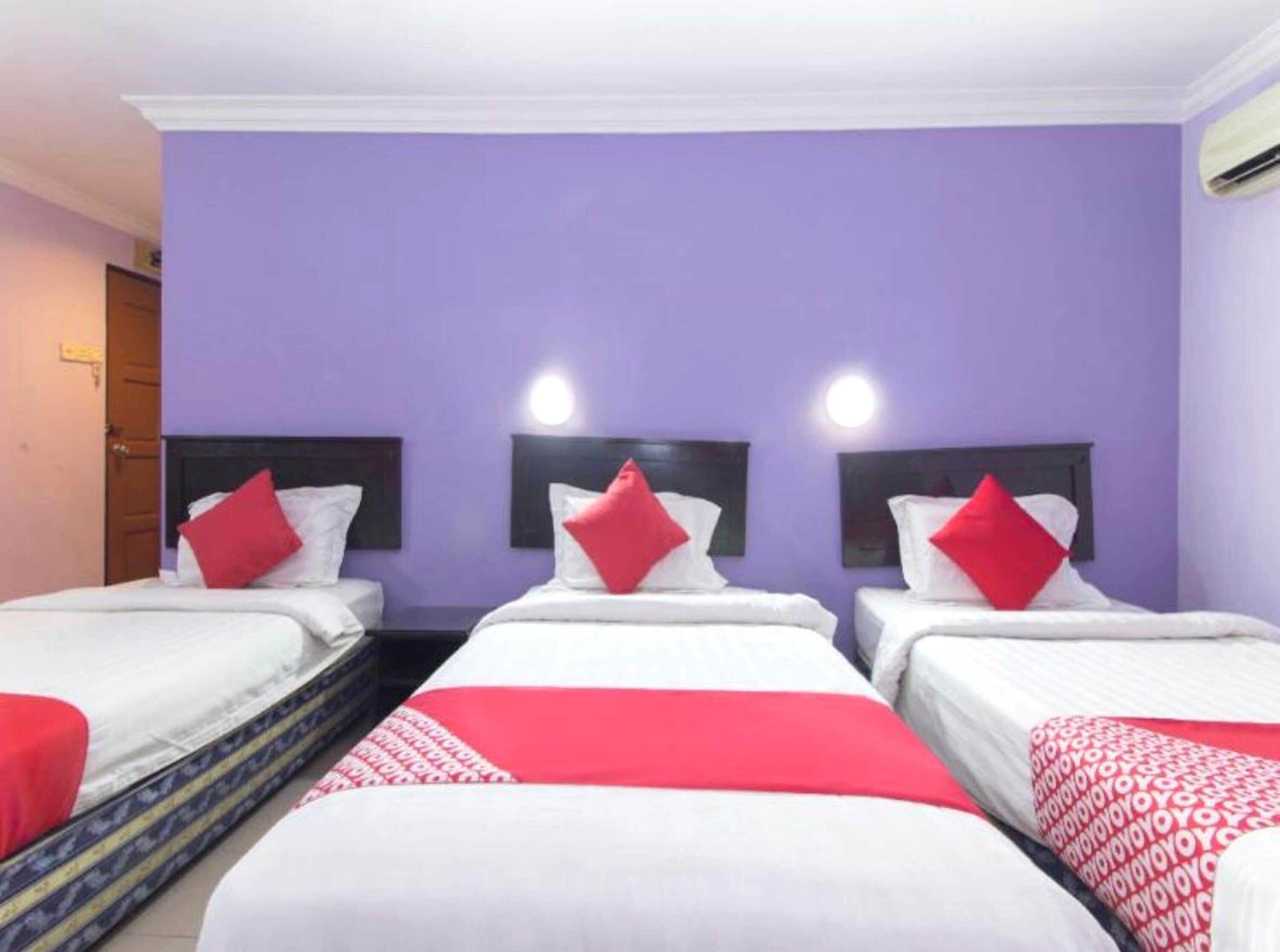 標準三人房 | 書桌、筆電工作空間、免費無線上網、床單