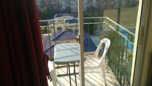 Apartment, 1 Bedroom, Pool View | Balcony - Petz Blossoms Chateau (Parañaque)