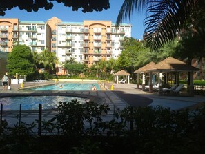 Outdoor pool - Petz Blossoms Chateau (Parañaque)