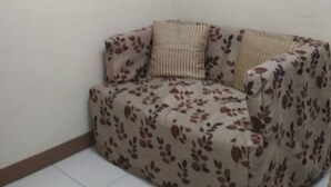 Flat-screen TV - Petz Blossoms Chateau (Parañaque)