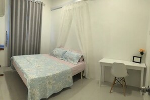 Holiday Home | 4 bedrooms, iron/ironing board - Sandakan Hill Terrace 1 (Sandakan)
