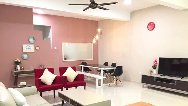 Holiday Home | Living room | LED TV - Sandakan Hill Terrace 1 (Sandakan)