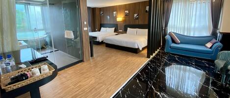 Escritorio, sistema de insonorización y wifi gratis