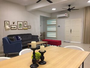 單棟房屋 (Holiday) | 客廳 | LED 電視