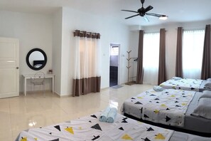 Holiday Home | 4 bedrooms - Sandakan Hill Terrace 3 (Sandakan)