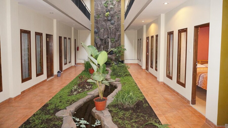 Aloha Hotel