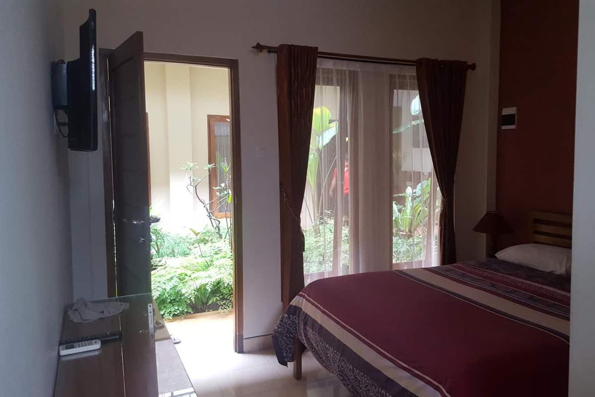 desk, iron/ironing board, free wifi, bed sheets