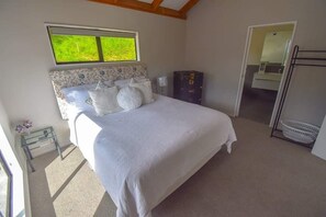 House, Multiple Beds, Non Smoking, Mountain View | 3 bedrooms, blackout curtains, soundproofing, iron/ironing board - Blossoms Retreat - Luxury and Romance (Waikanae)