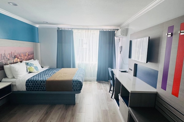 Habitación estándar, 1 cama Queen size, para no fumadores | Sábanas de algodón egipcio, ropa de cama de alta calidad y escritorio