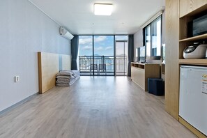 Business Studio, Ocean View, Beachfront | Premium bedding, blackout drapes, soundproofing, free WiFi - Gold Beach Resort (Yeosu)