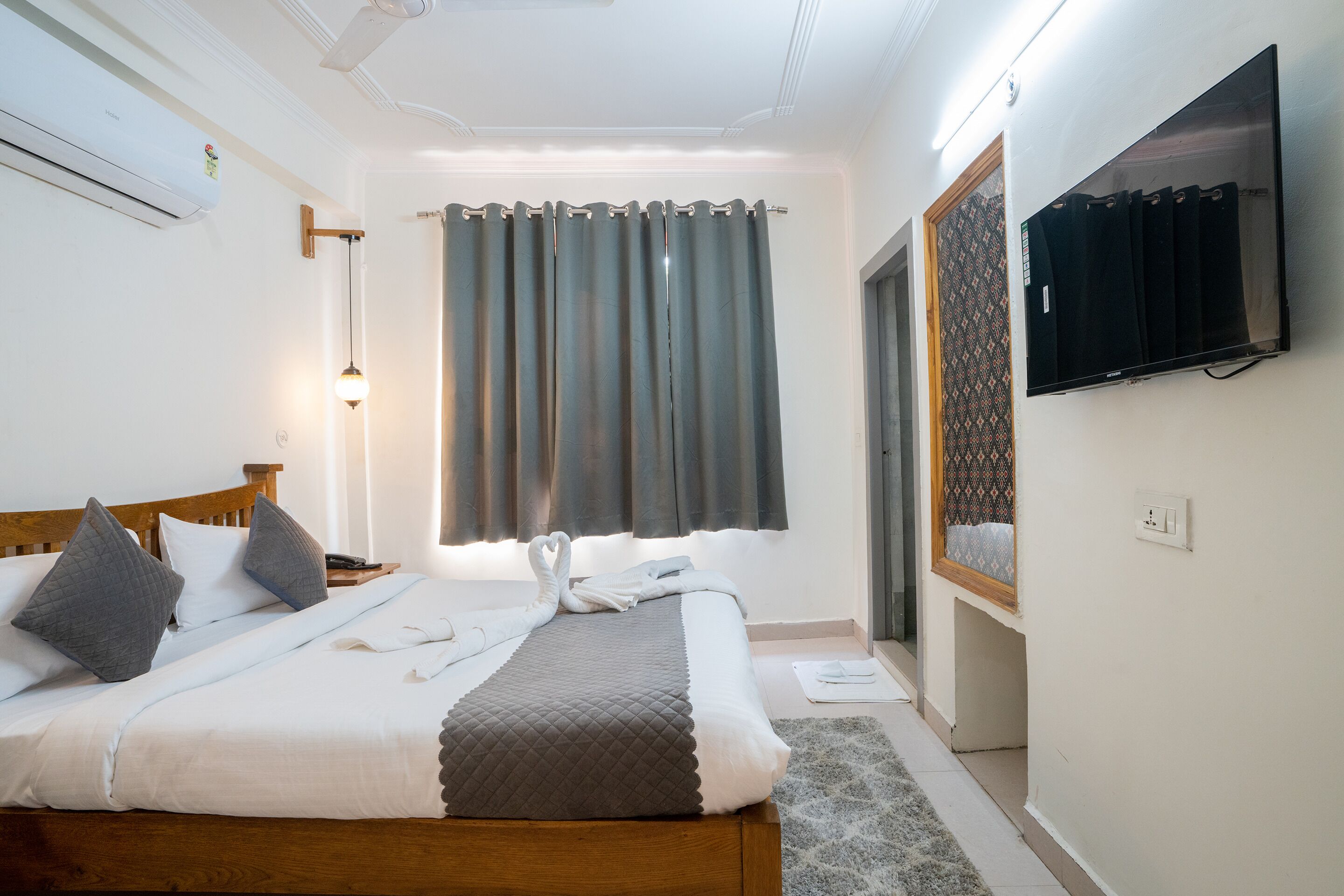 Deluxe Double Room | Free WiFi