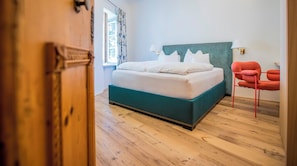 1 bedroom, hypo-allergenic bedding, minibar, in-room safe