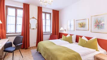 1 غرفة نوم وملاءات للفراش لا تسبب الحساسية وميني بار وخزنة داخل الغرفة