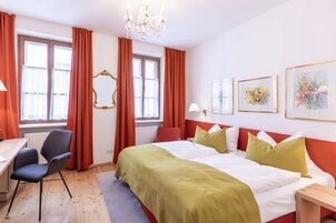 Ropa de cama hipoalergénica y minibar 