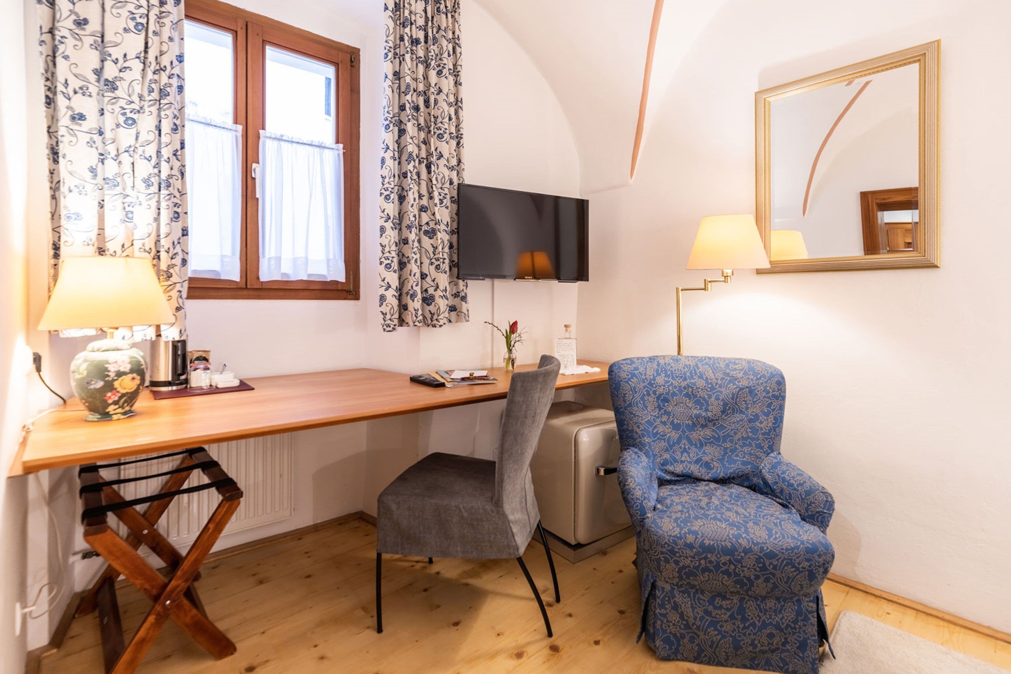 comfort single room | 1 bedroom, hypo-allergenic bedding, minibar, in-room safe