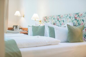 Hypo-allergenic bedding, minibar, in-room safe, individually decorated - Altstadt Hotel Wolf (Salzburg)