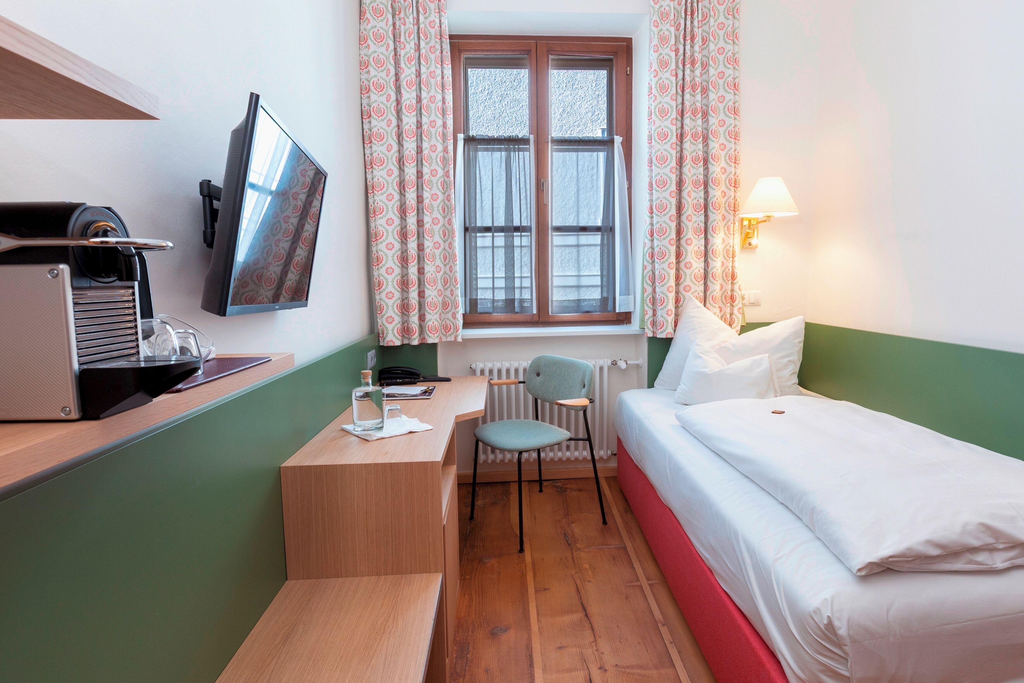 Classic Single Room | Hypo-allergenic bedding, minibar, in-room safe, individually decorated