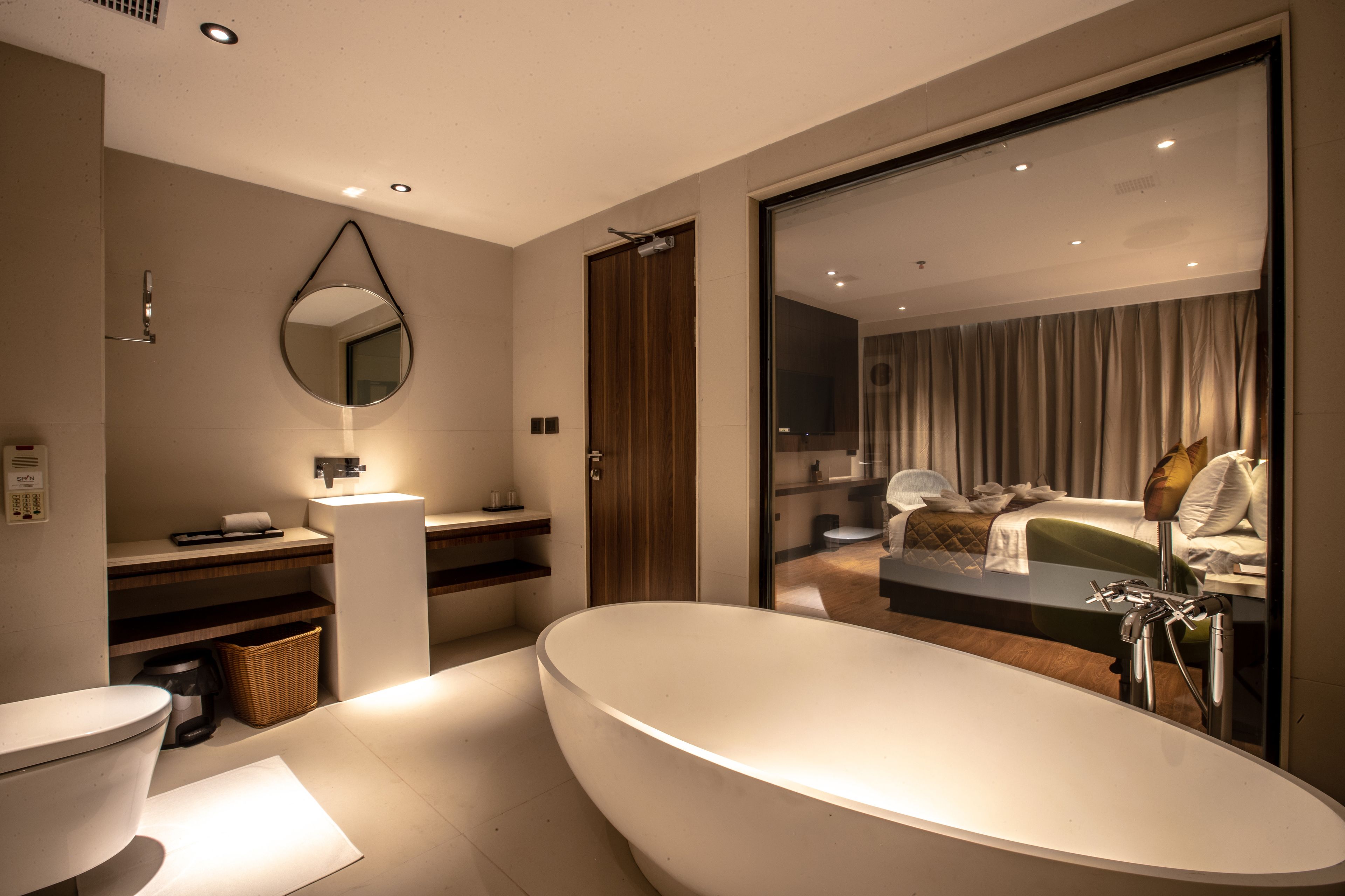 executive suite, city view | bathroom | free toiletries, hair dryer, bathrobes, slippers