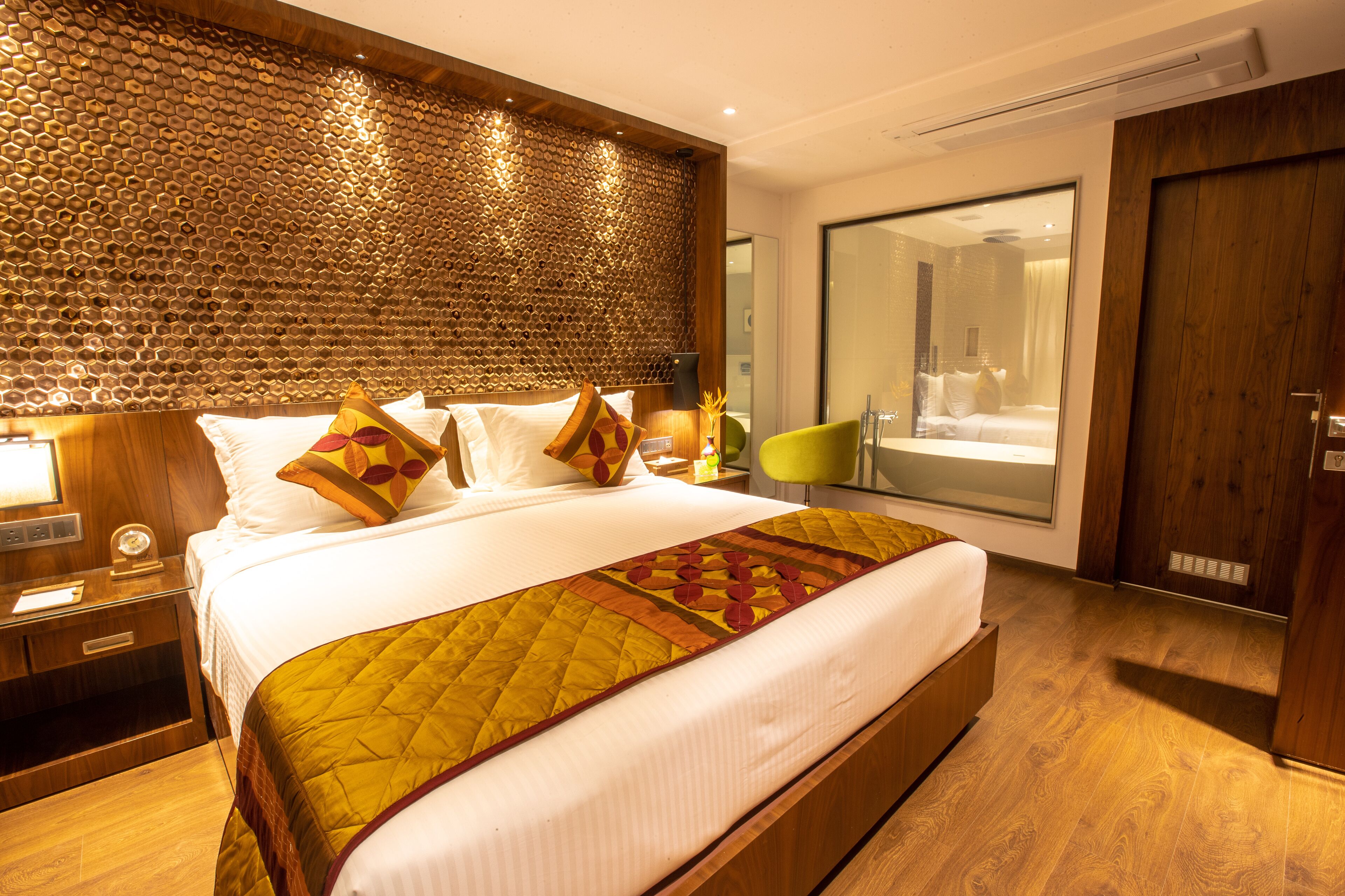 executive suite, city view | 1 bedroom, premium bedding, in-room safe, desk