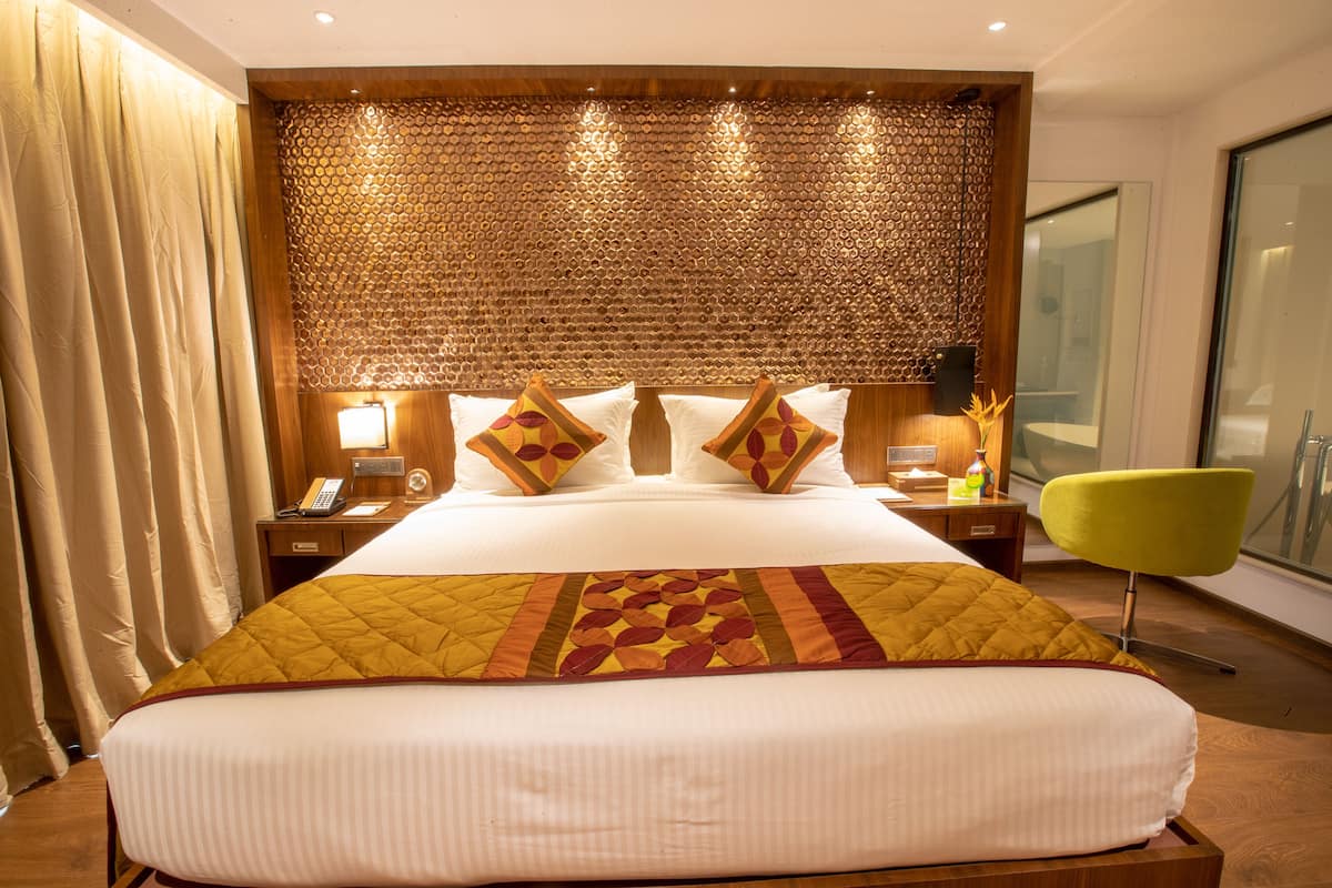 1 bedroom, premium bedding, in-room safe, desk