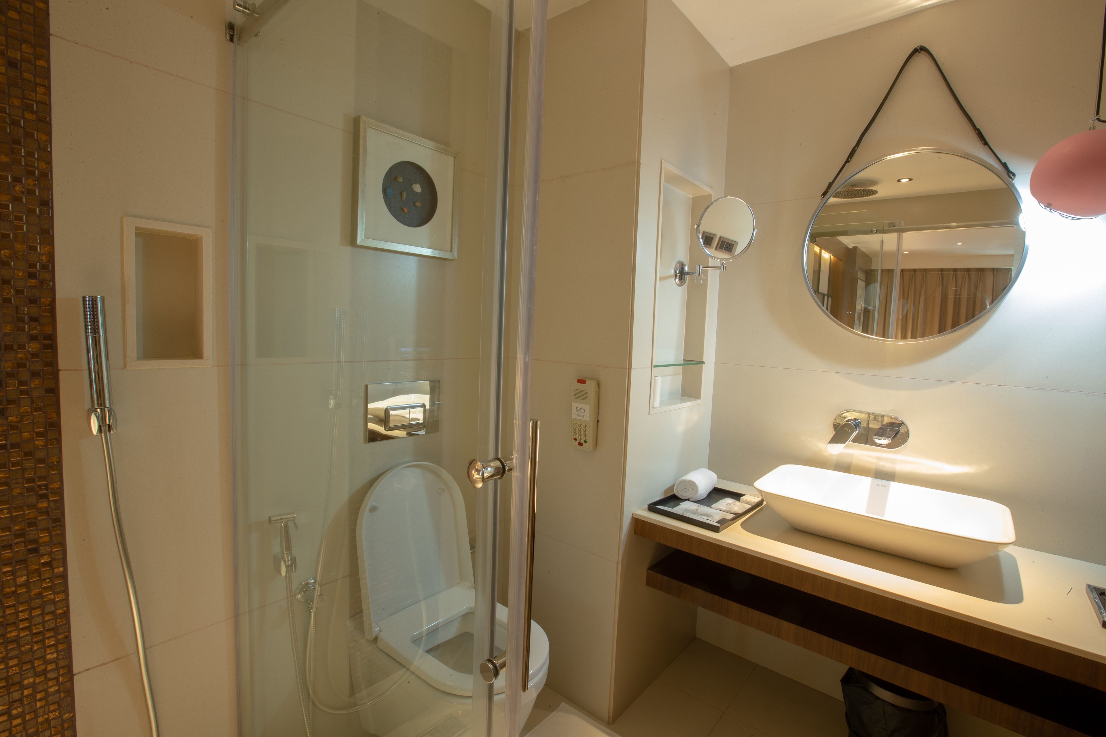 deluxe double room, accessible, non smoking | 1 bedroom, premium bedding, in-room safe, desk